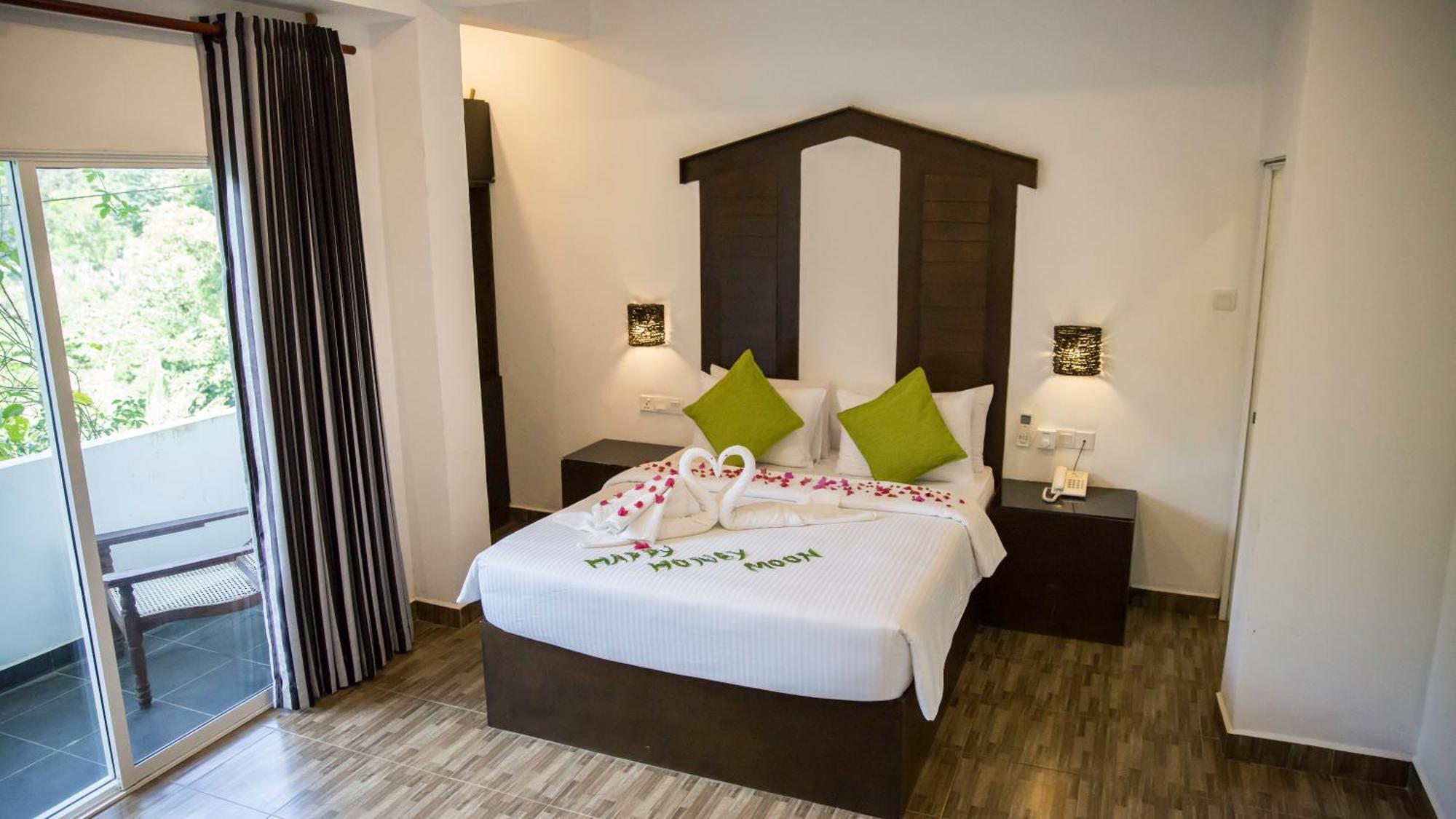 Sundaras Sigiriya Jungles Caves Resort 담불라 외부 사진