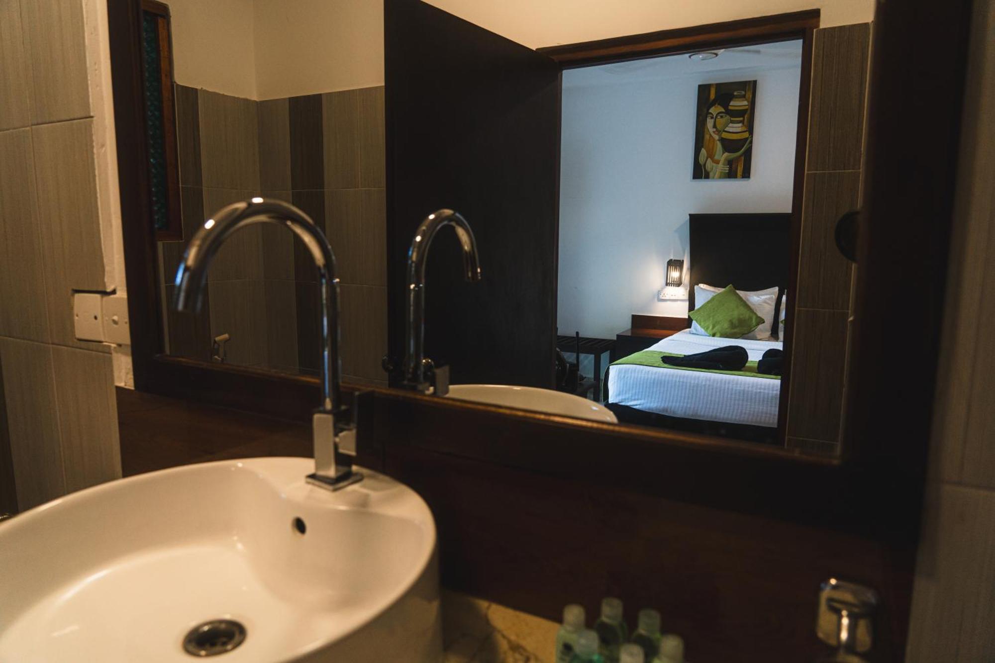 Sundaras Sigiriya Jungles Caves Resort 담불라 외부 사진