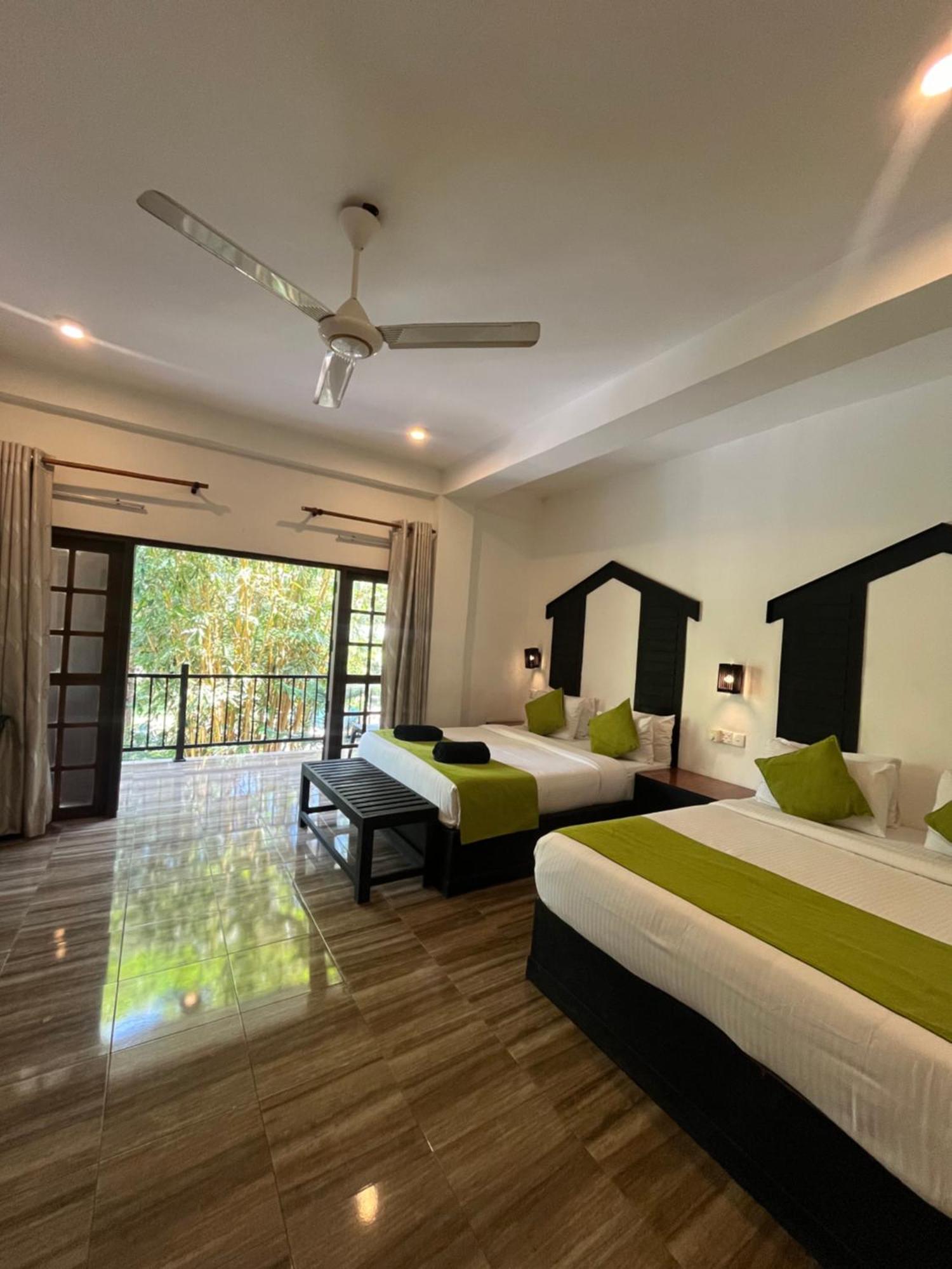 Sundaras Sigiriya Jungles Caves Resort 담불라 외부 사진